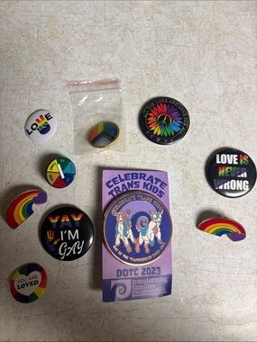 GAY PRIDE  Pin Pack